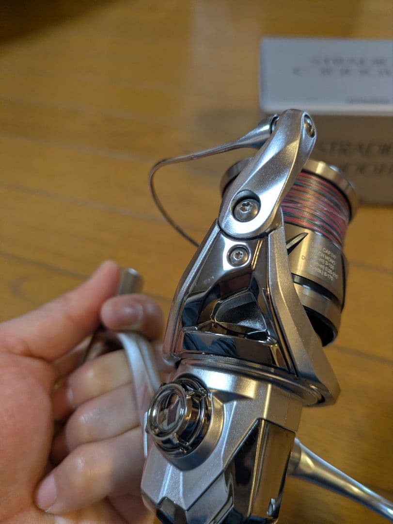 極美品！23STRADIC C3000HG スピニングリール