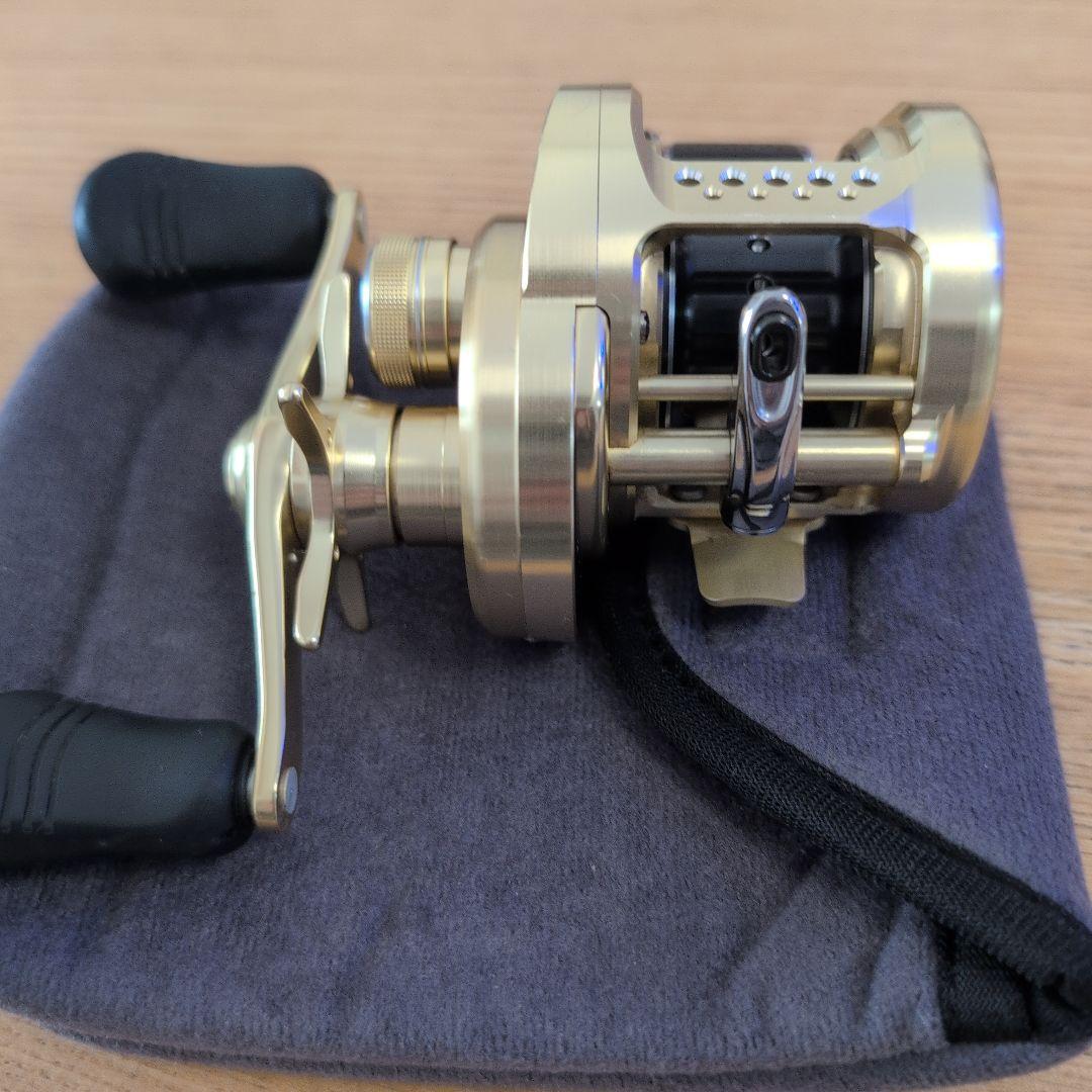 【美品】シマノ SHIMANO CALCUTTA CONQUEST 200