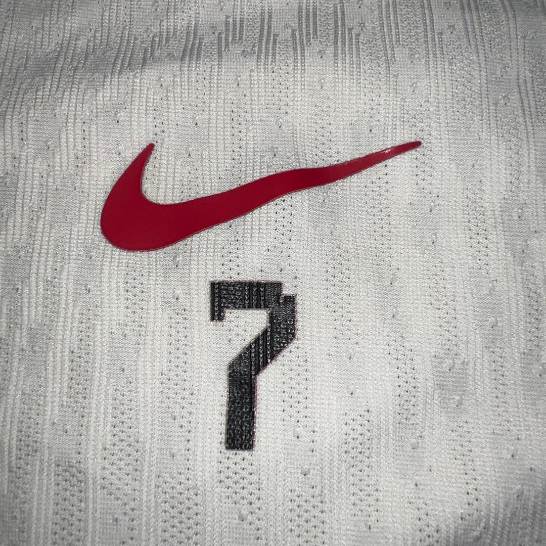 NIKE リバプールFC トレーニングシャツ 7番フロリアン・ヴィルツ選手