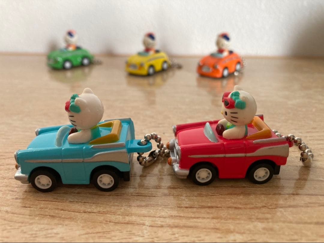 ハローキティキーホルダーミニカー