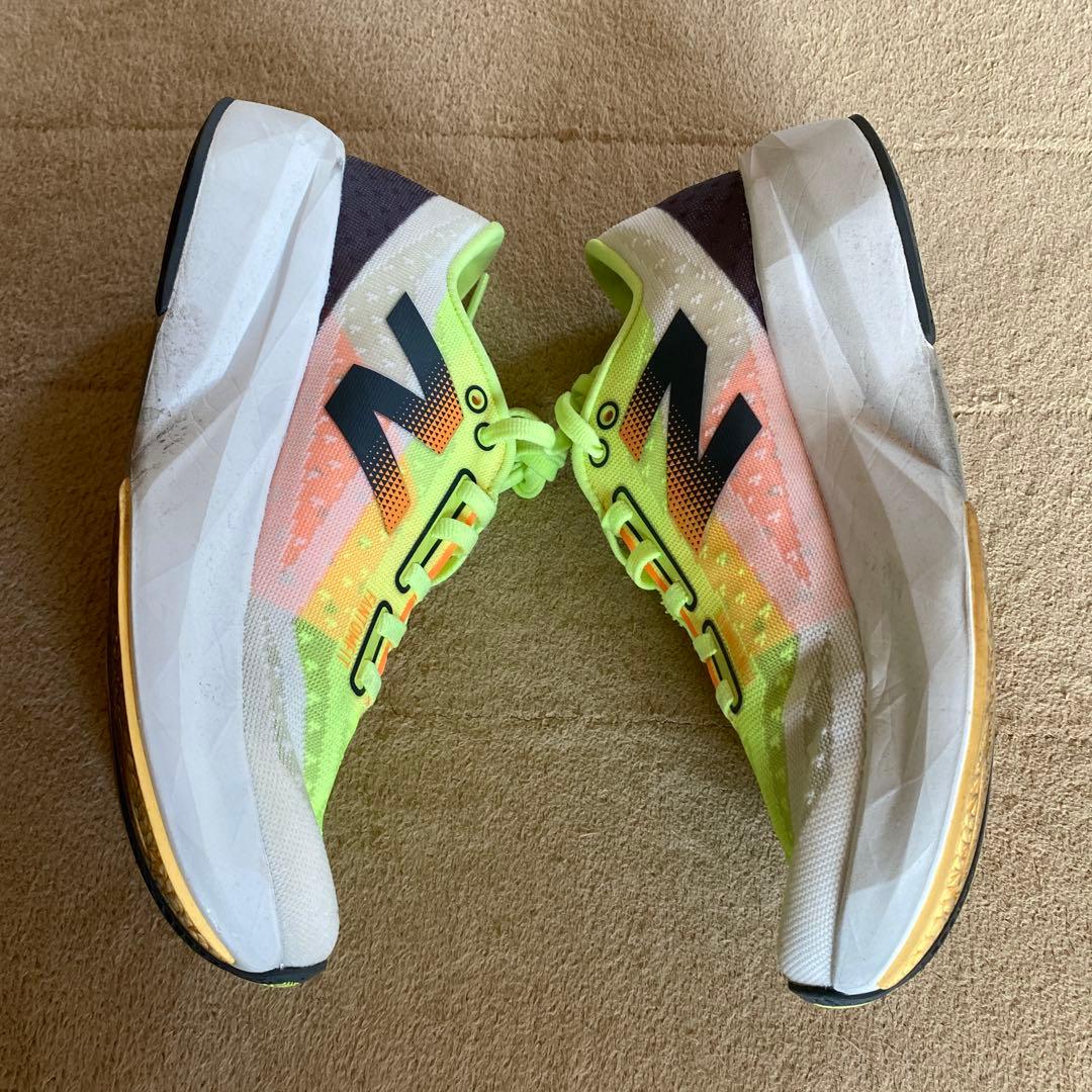 NBニューバランス FuelCell Rebel v4 サイズ23cm