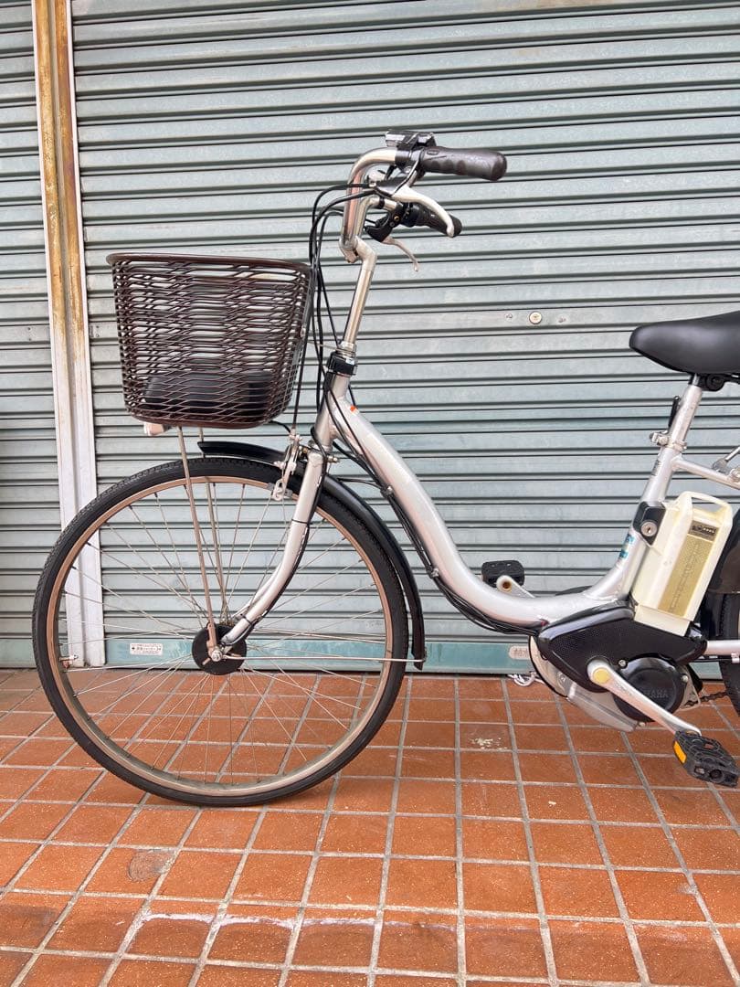 関西限定ヤマハ電動アシスト自転車タイヤ26インチ　バッテリー8.7Ah シルバー