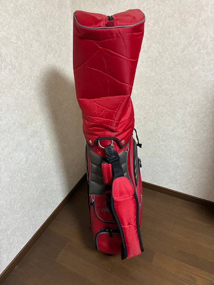 赤いゴルフバッグ・キャディバッグ