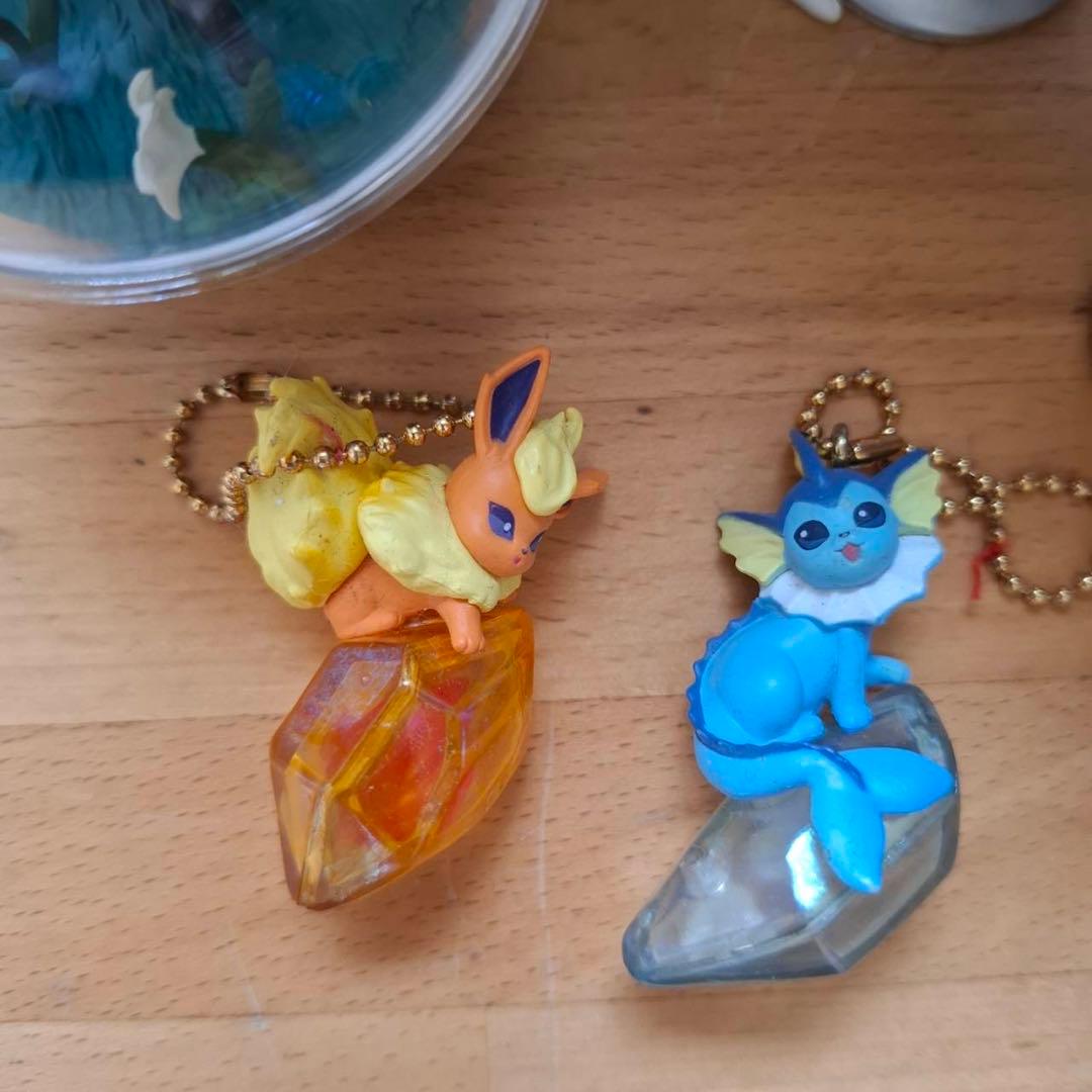 ポケモン フィギュアセット ブラッキーシャワーズ　リーメント　キーホルダー
