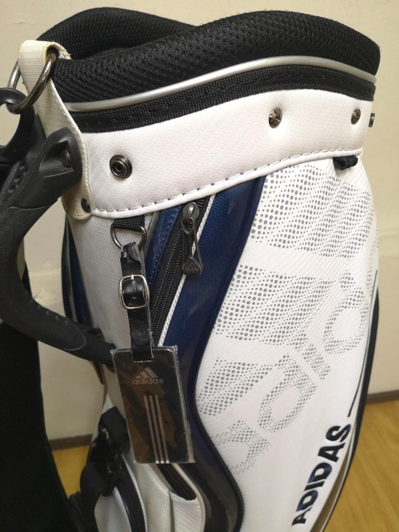 adidas アディダスの軽量カート型キャディバッグ（白x紺)