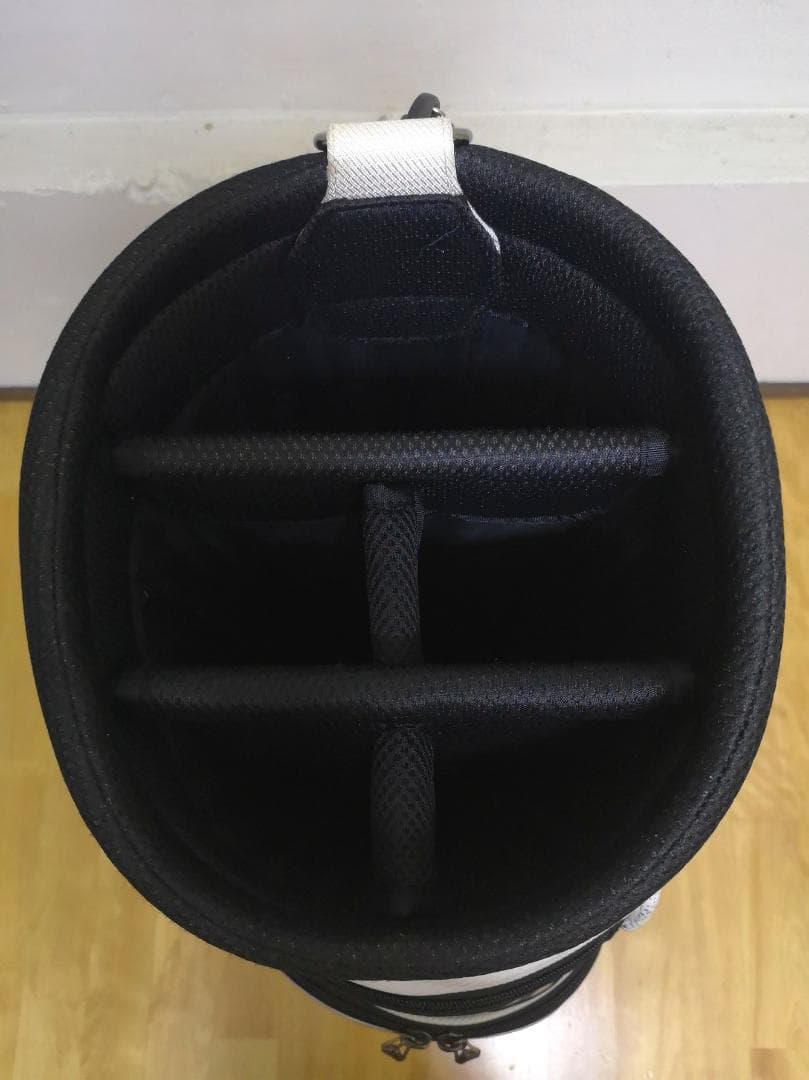 adidas アディダスの軽量カート型キャディバッグ（白x紺)