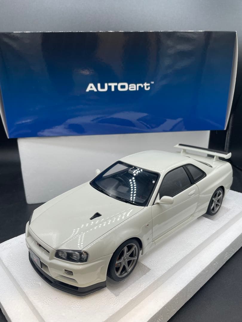 AUTOart Nissan Skyline GT-R R34 ホワイト