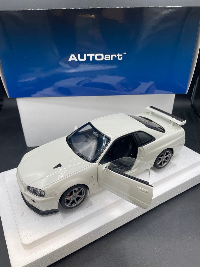 AUTOart Nissan Skyline GT-R R34 ホワイト