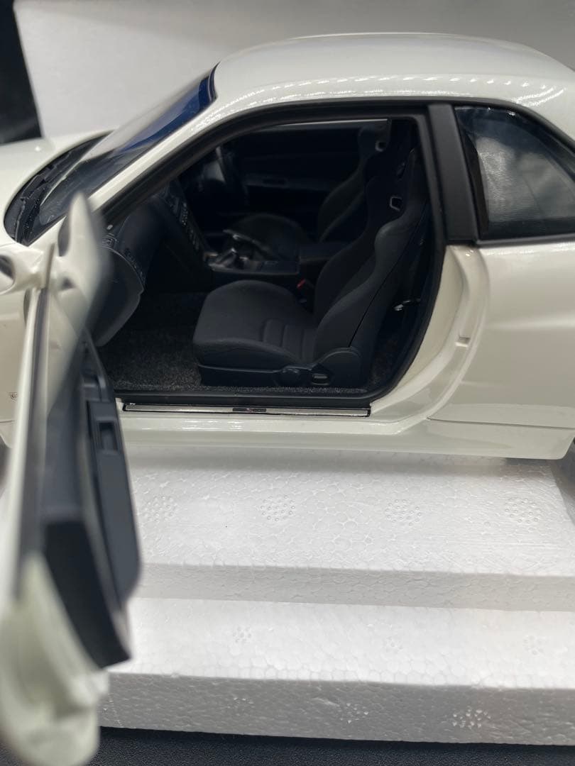 AUTOart Nissan Skyline GT-R R34 ホワイト