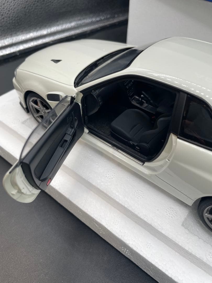 AUTOart Nissan Skyline GT-R R34 ホワイト