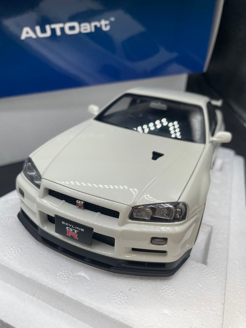 AUTOart Nissan Skyline GT-R R34 ホワイト