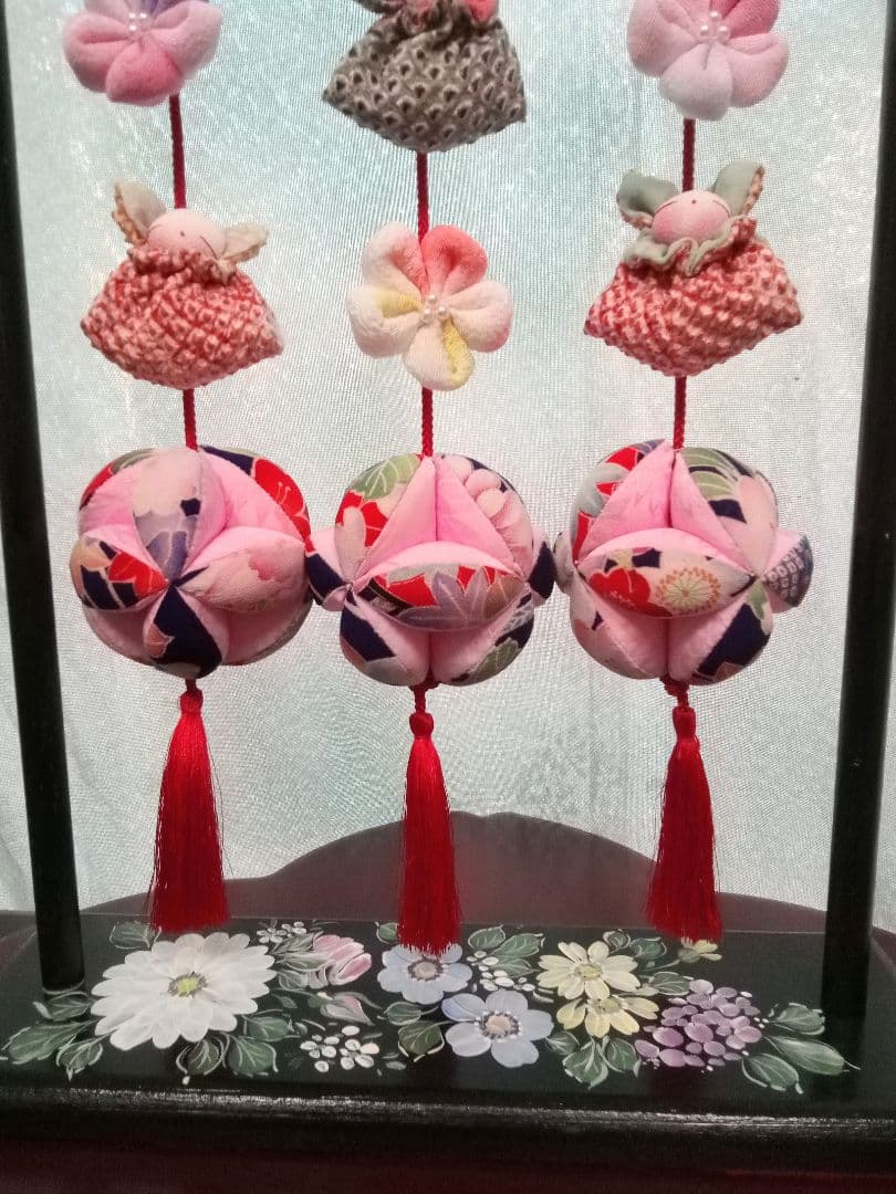 ちりめん細工　吊るし飾り　花と袋うさぎの癒し