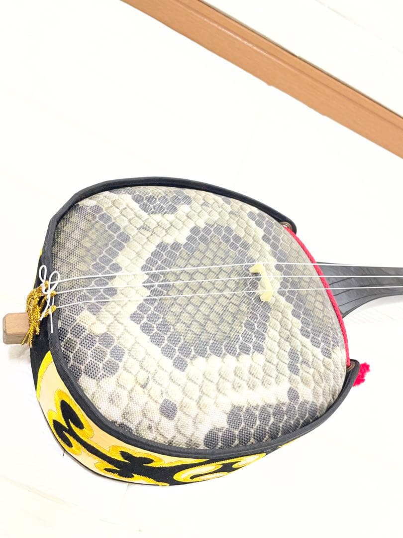 【美品】沖縄三味線 美品 人口皮 一式 三線 到着時すぐお使いできます。