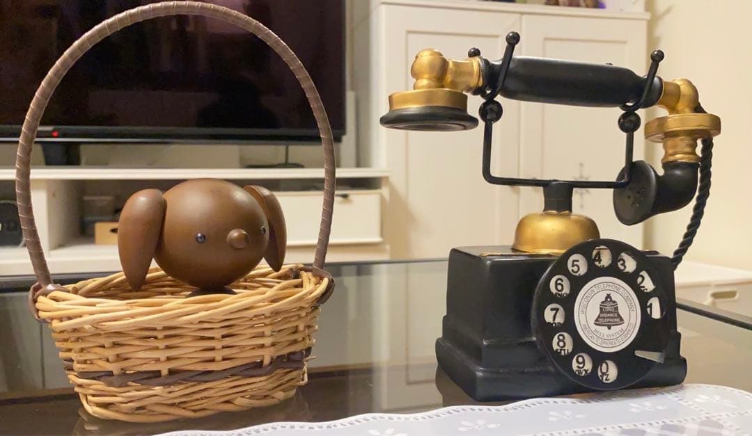 昭和レトロインテリア【美品】黒電話 木製の犬 カゴ 3点セット