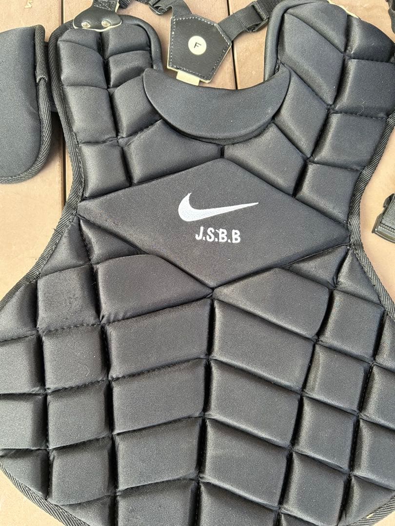 Nike J.S.B.B キャッチャー用プロテクターセットです。軟式用