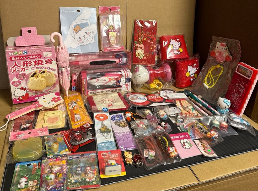 サンリオ　ハローキティ グッズセット まとめ売り　ストラップ　ペン　雑貨