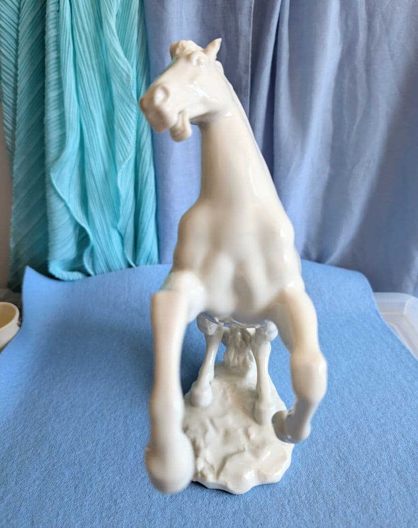 馬の置物　馬のオブジェ