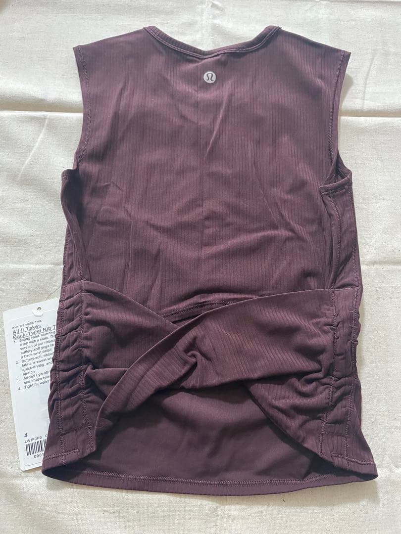 ルルレモンAll It Takes Back-Twist Ribbed Tank