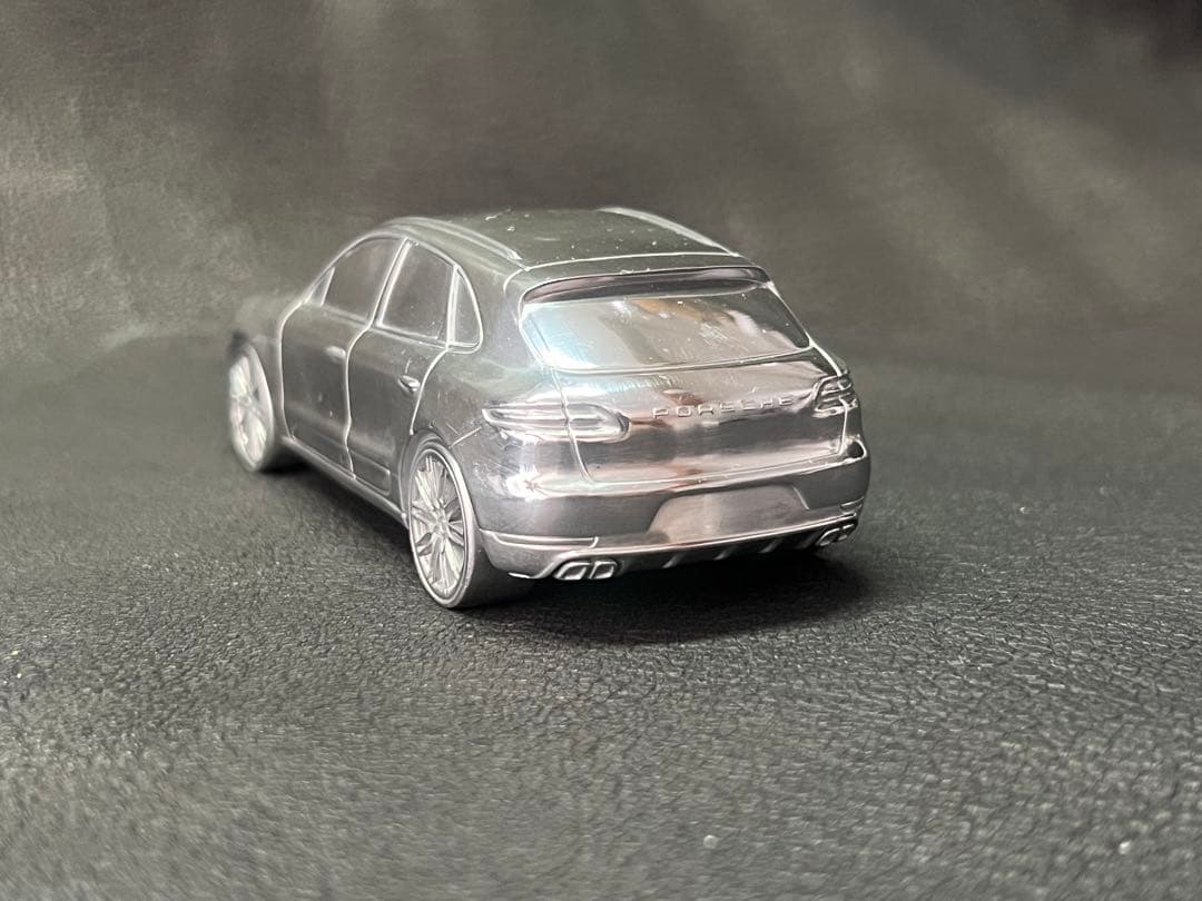 Porsche Macan Turbo 限定版ミニカー