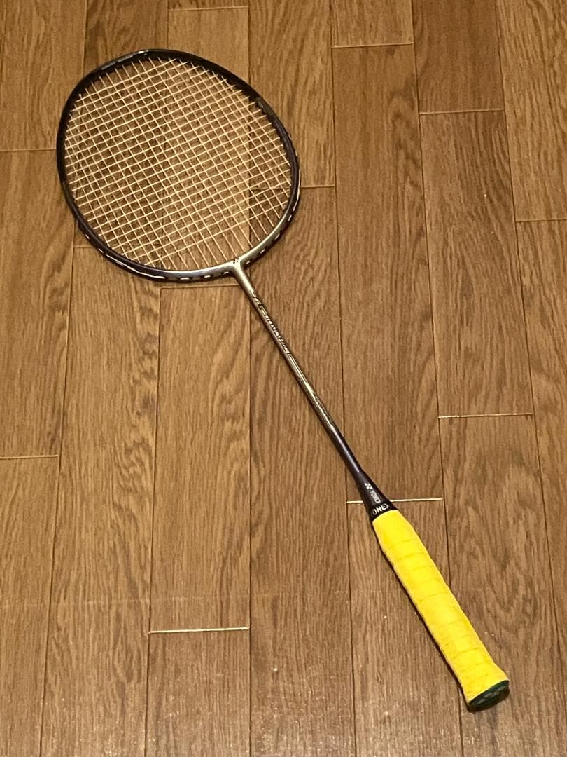 バドミントンラケット　YONEX Ti6　(ソフトケース付・グリップテープ付)
