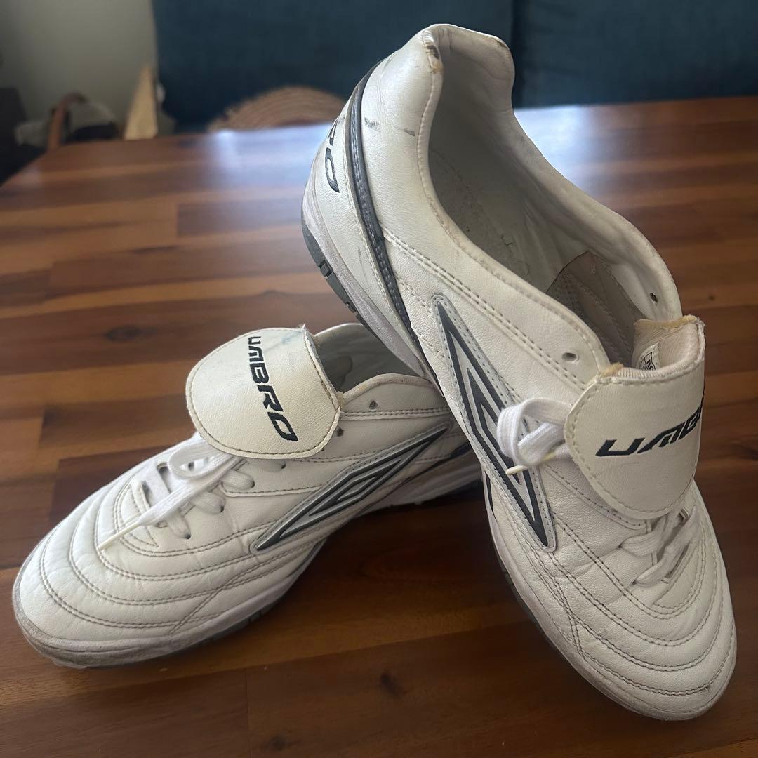 UMBRO アクセレイター 27 サッカートレーニングシューズ