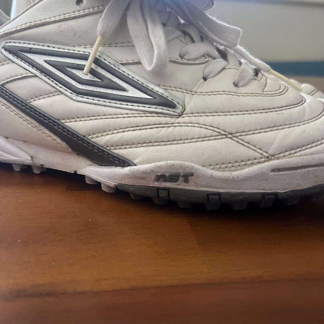 UMBRO アクセレイター 27 サッカートレーニングシューズ