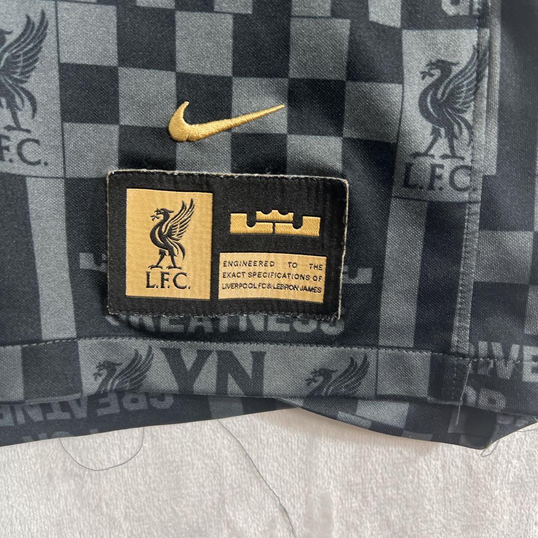 Nike LeBron James × リヴァプールFC Stadium