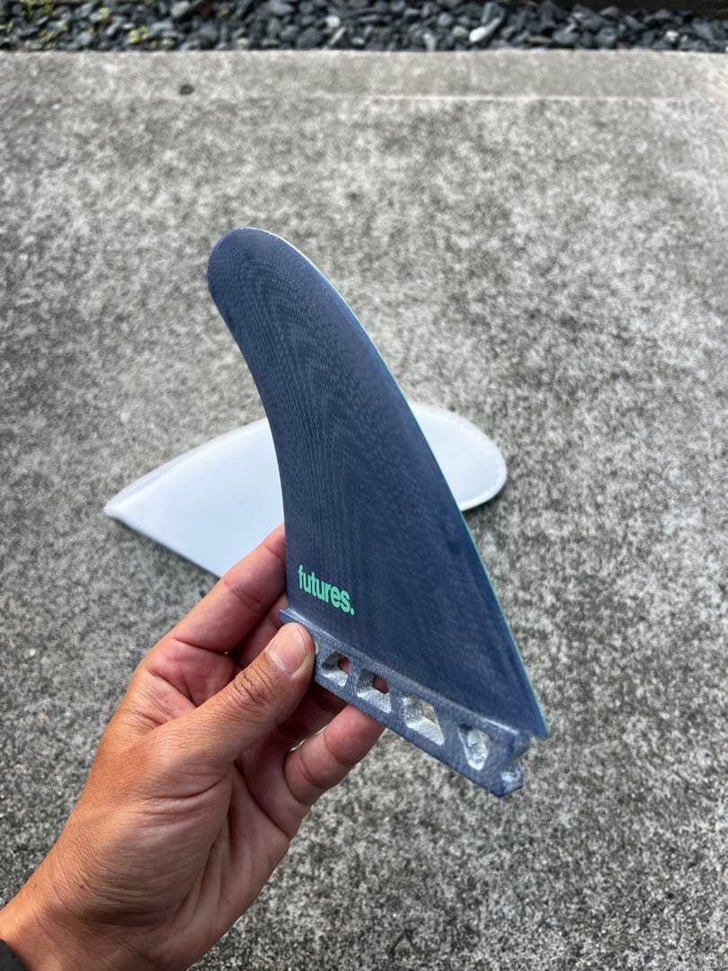 AKIRA AIPA futures twin フィン 右側のみ