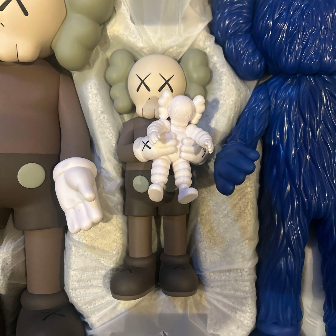 KAWS FAMILY フィギュア カウズ 希少 絶版