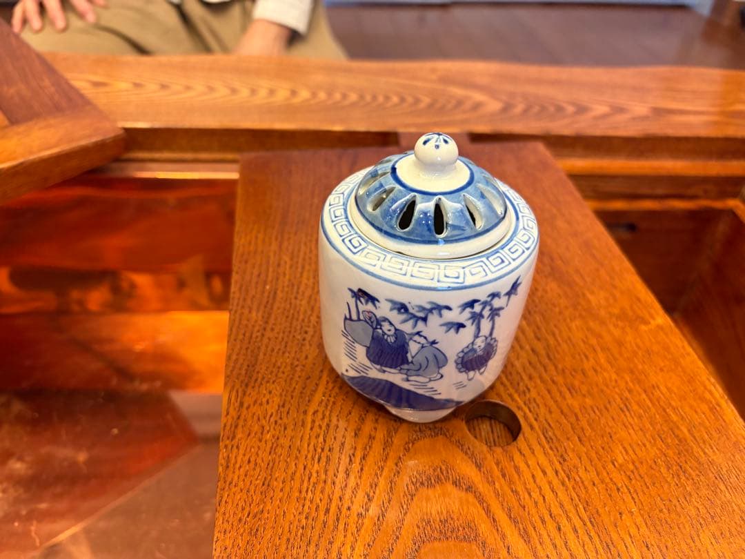【美品】重厚で木目の美しい関西火鉢　囲炉裏用酒燗器　南部鉄瓶　香炉付き