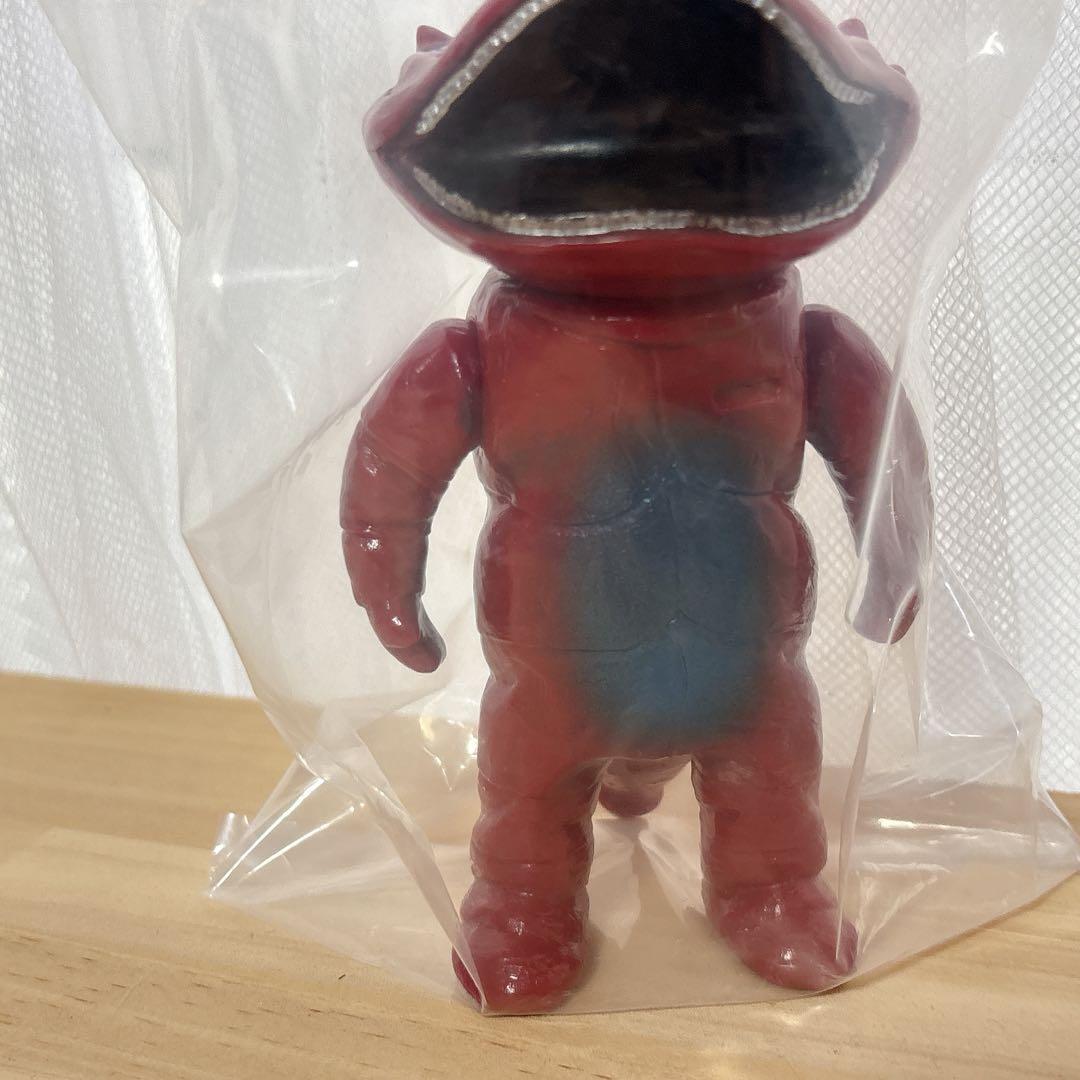 サンガッツ本舗　カネゴン （レッドマン版）ソフビ　未開封新品