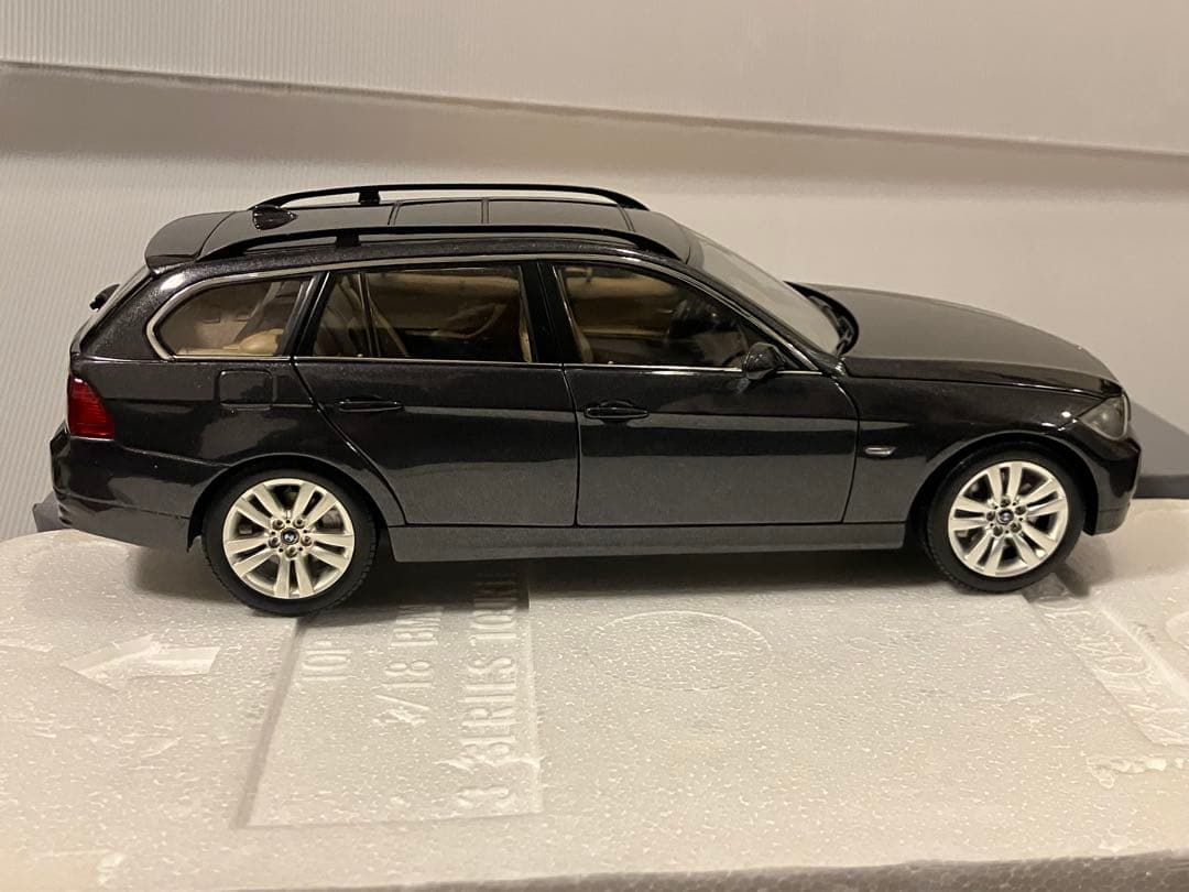 ミニカー 1/18  330i ツーリングTouring グレー