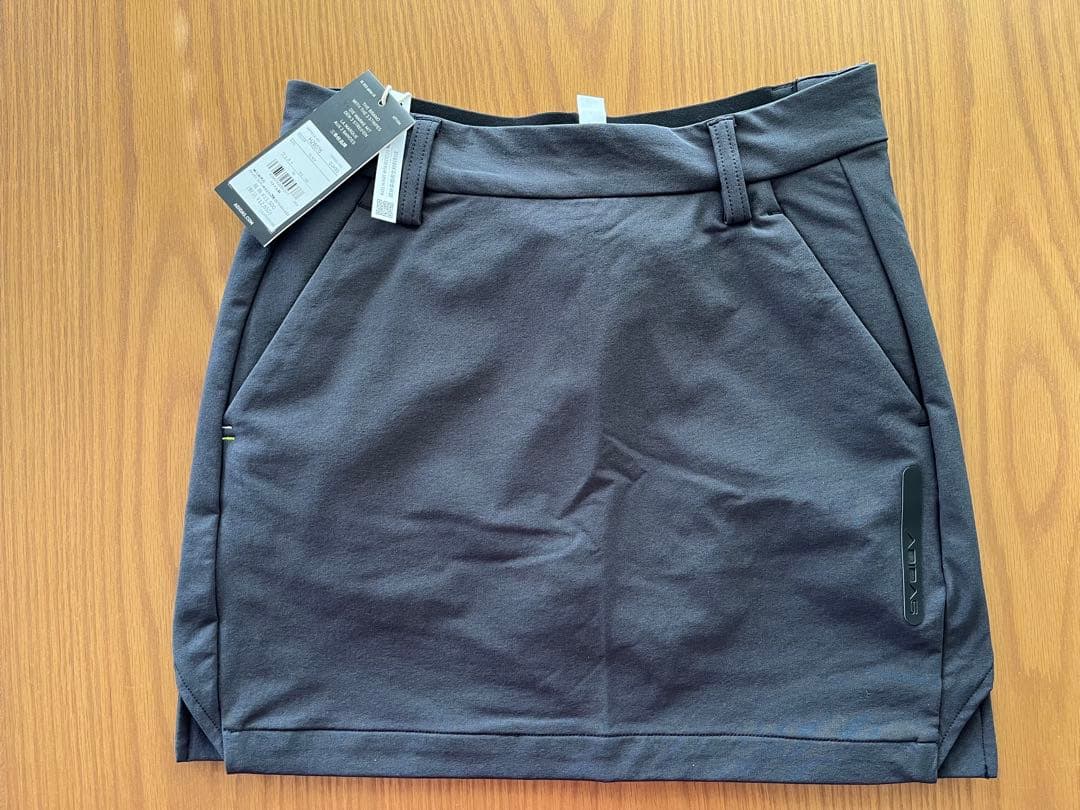 アディダス adidas セットアップ　上下セット M シャツ　スカート