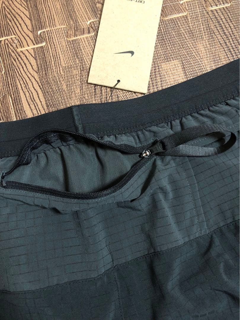 「新品」NIKEトレイルランニングショートパンツ
