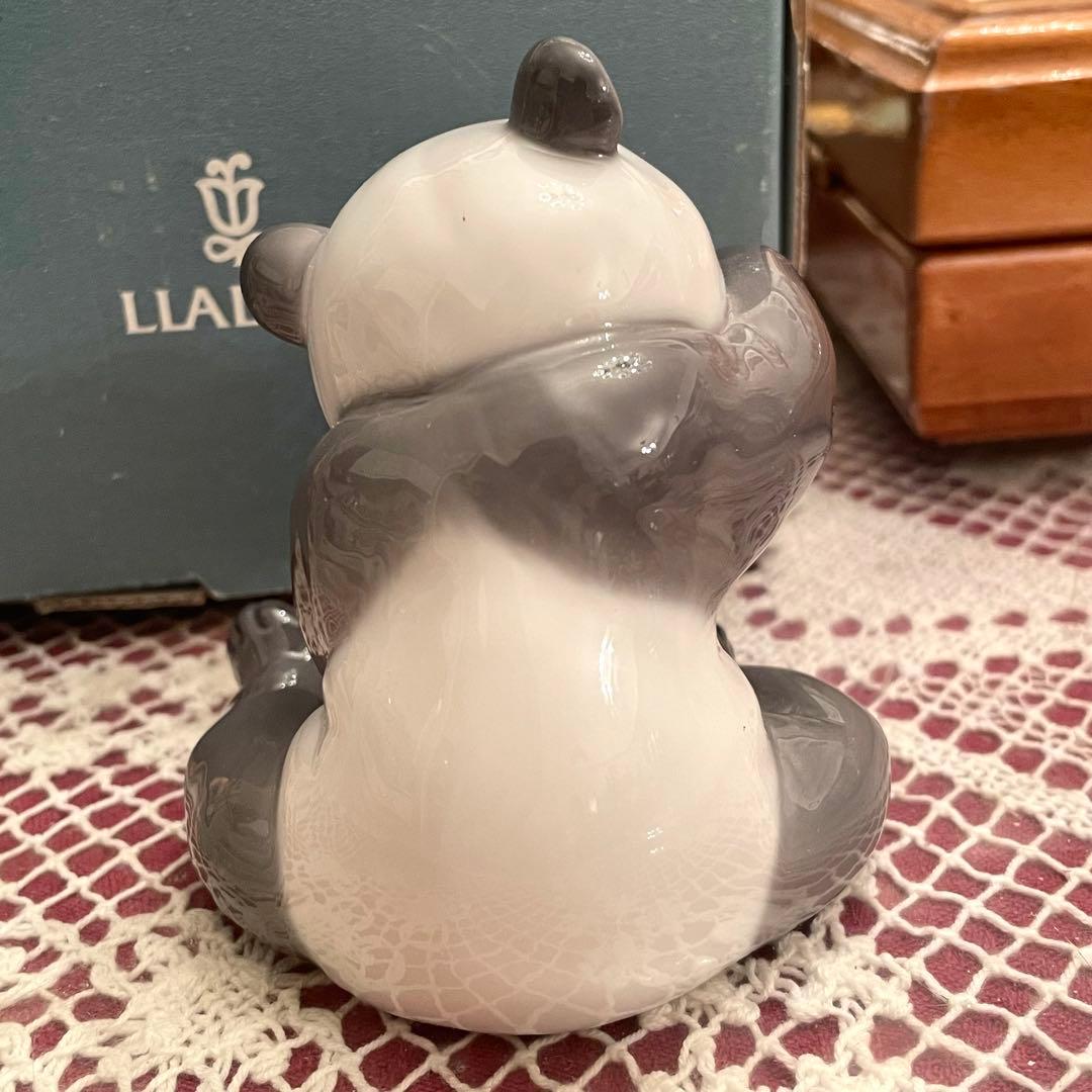 新品　未使用　リヤドロ　パンダ　箱付き　スペイン製　陶器人形　白磁　置物