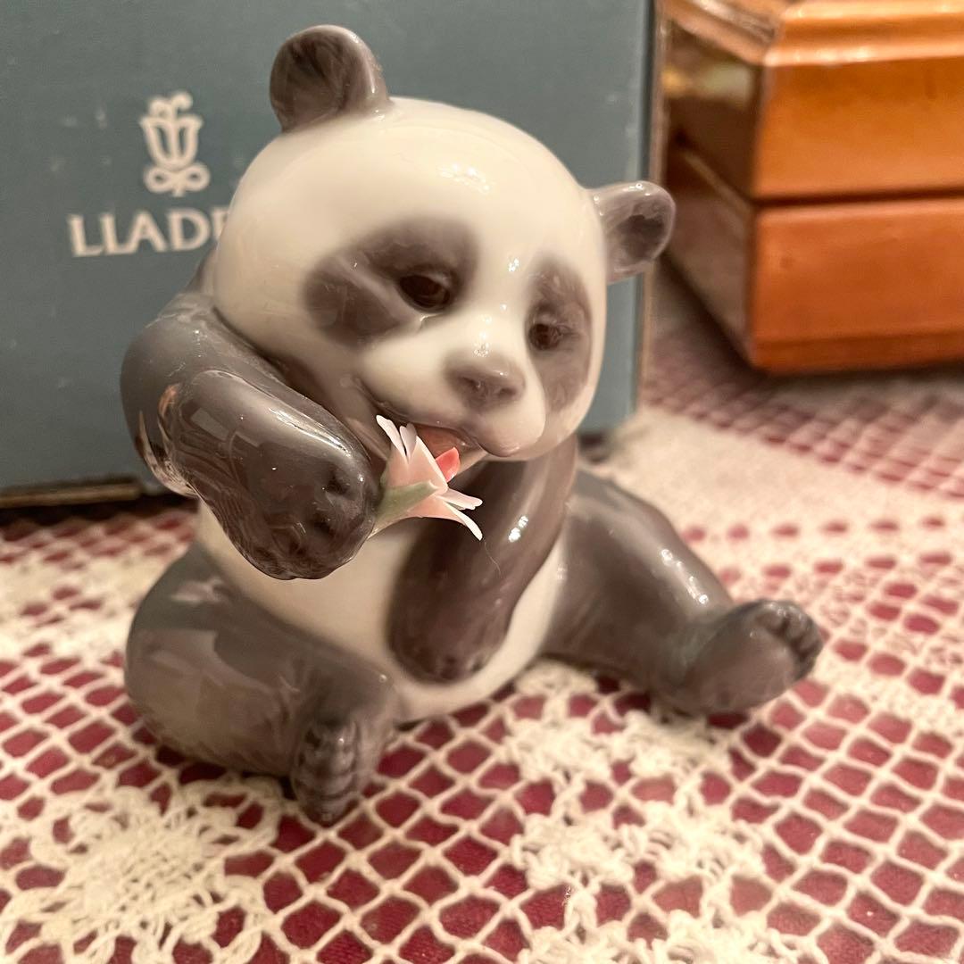 新品　未使用　リヤドロ　パンダ　箱付き　スペイン製　陶器人形　白磁　置物