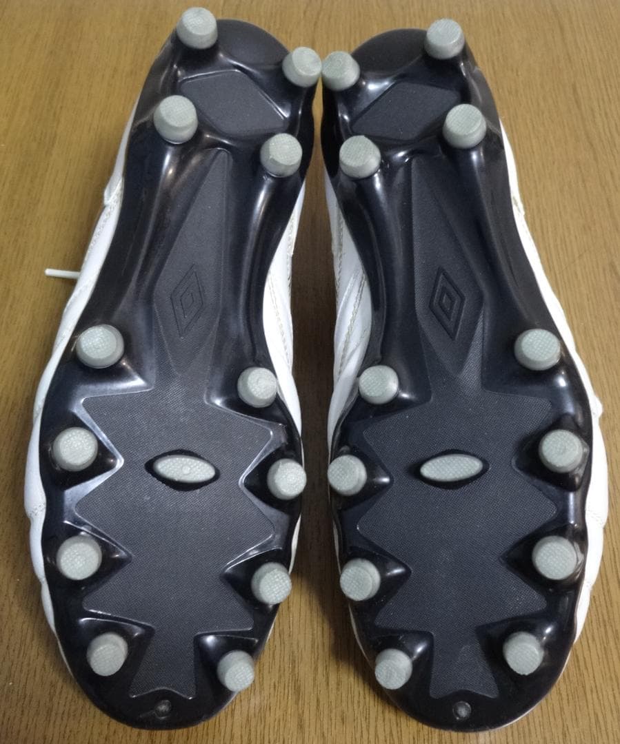 UMBRO サッカースパイク UU2UJA01WG アクセレイター F-LASH