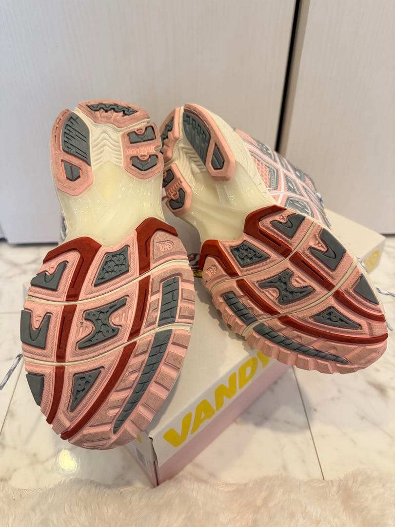 スパイク・シューズ asics GEL-NIMBUS 10atmos STRAWBERRYCREAM