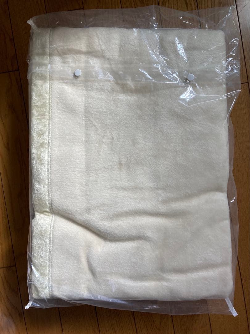 【新品】西川リビング シルク毛布　日本製 シングル140×200cm ベージュ