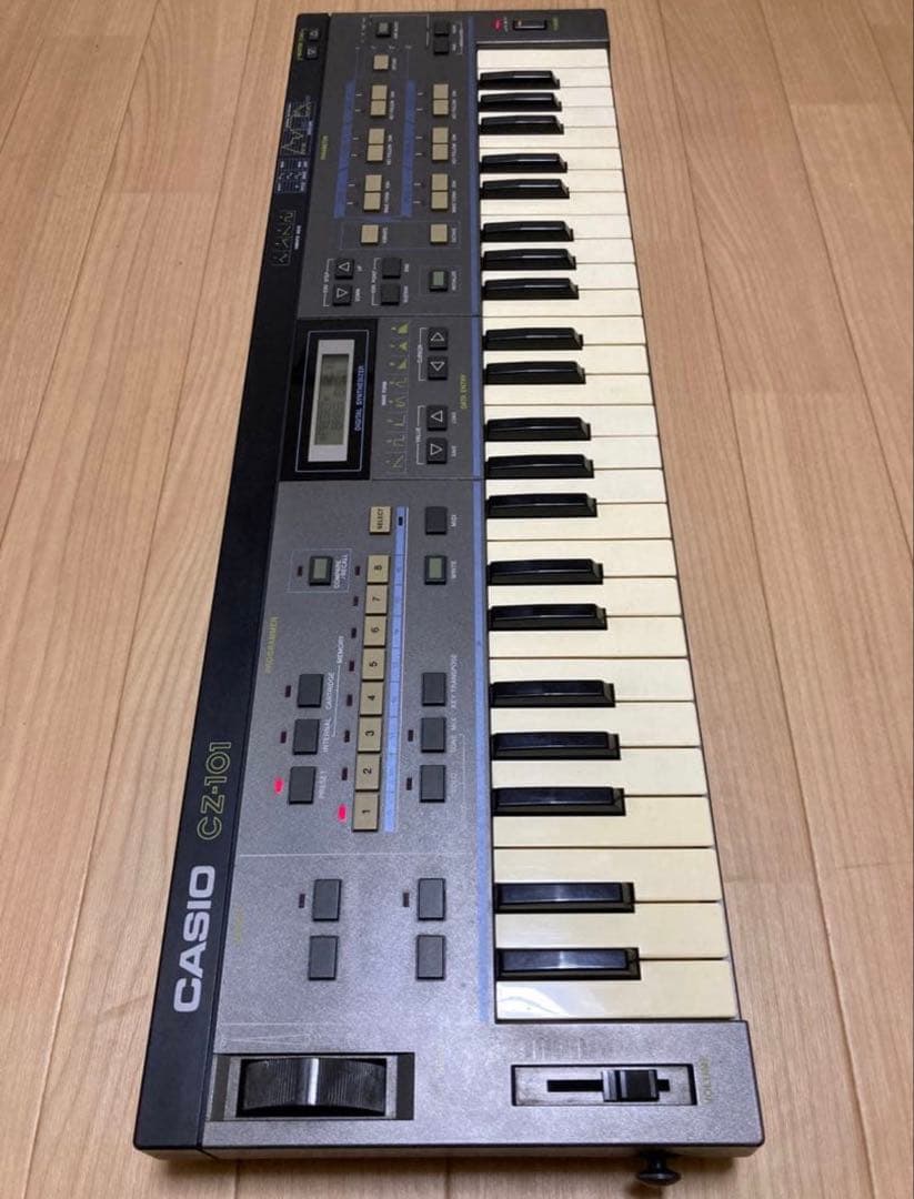CASIO CZ-101 シンセサイザー