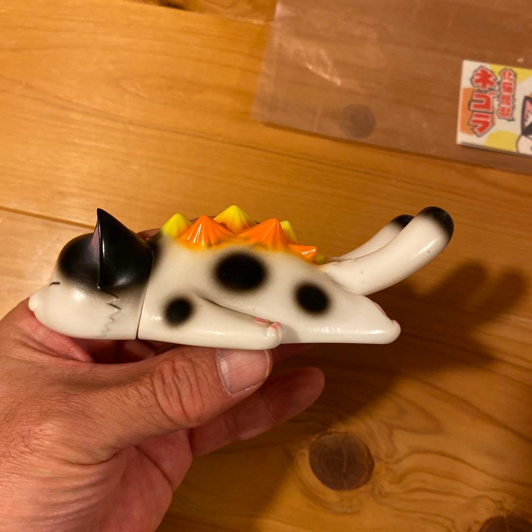 小夏屋　ねむりネゴラ　ハチワレ