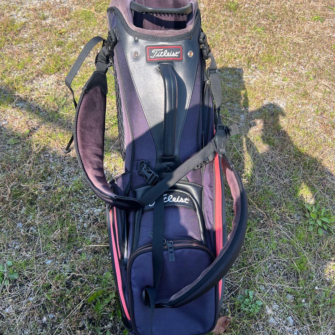Titleist ゴルフバッグ スタンド付き 黒赤　フードなし