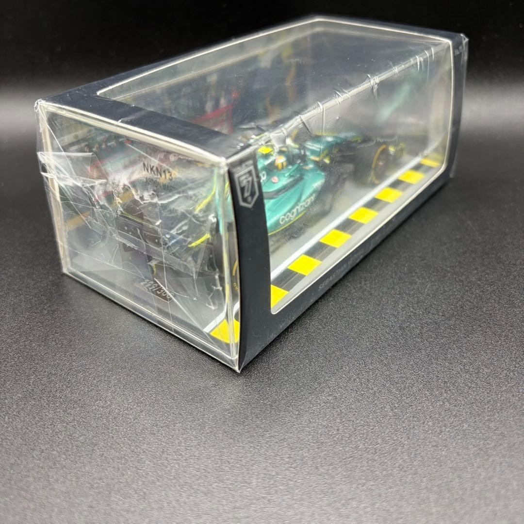 スパーク 1/43 Sベッテル BUZZIN’CORNERモデル鈴鹿 AMR22