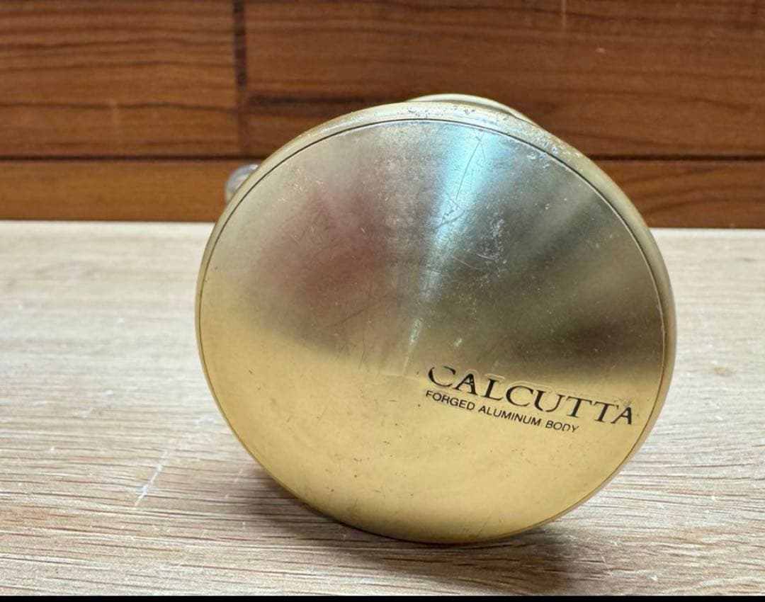 シマノ　ベイトリール　カルカッタ400
