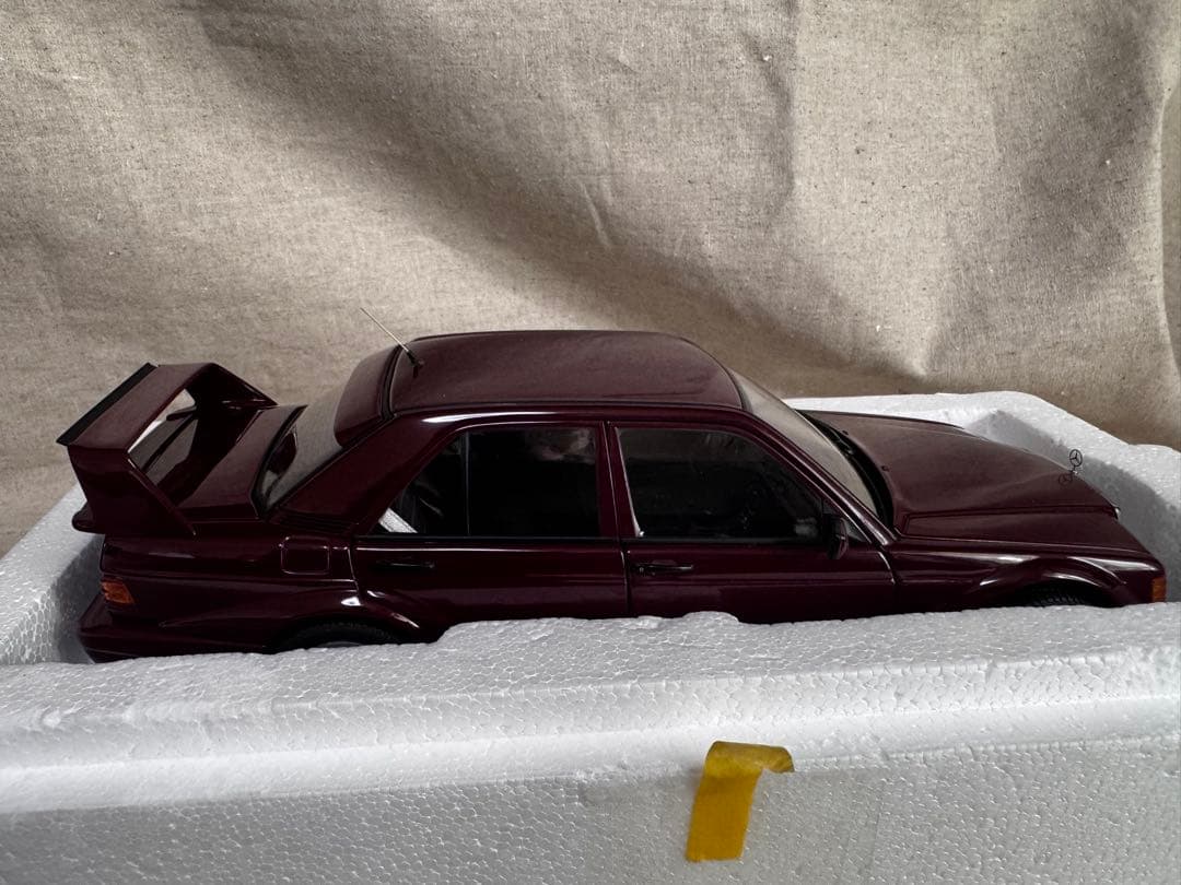 ミニカー Mercedes-Benz 190E 2.5-16V EVO2 1:18