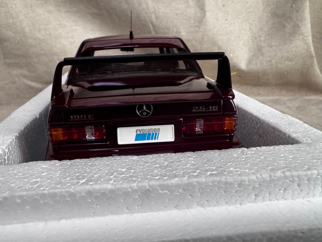 ミニカー Mercedes-Benz 190E 2.5-16V EVO2 1:18