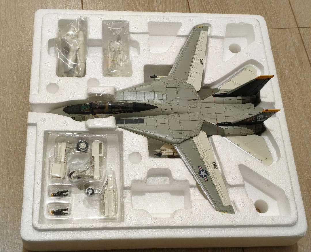 ホビーマスター HA5240 F-14 VF-84 ジョリーロジャース