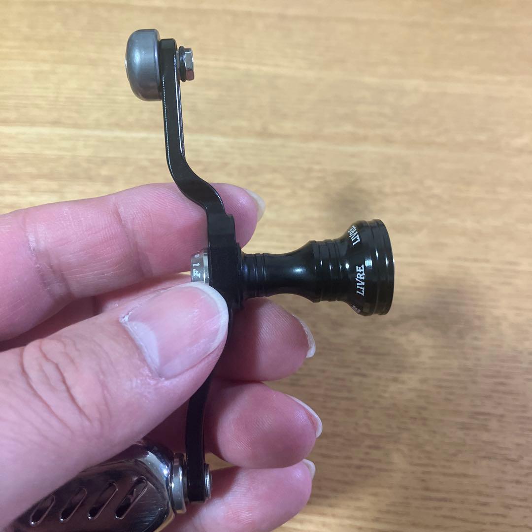 美品　軽量　LIVRE ダイワ用　ユニオンハンドル　37-43 カーボンスタンド