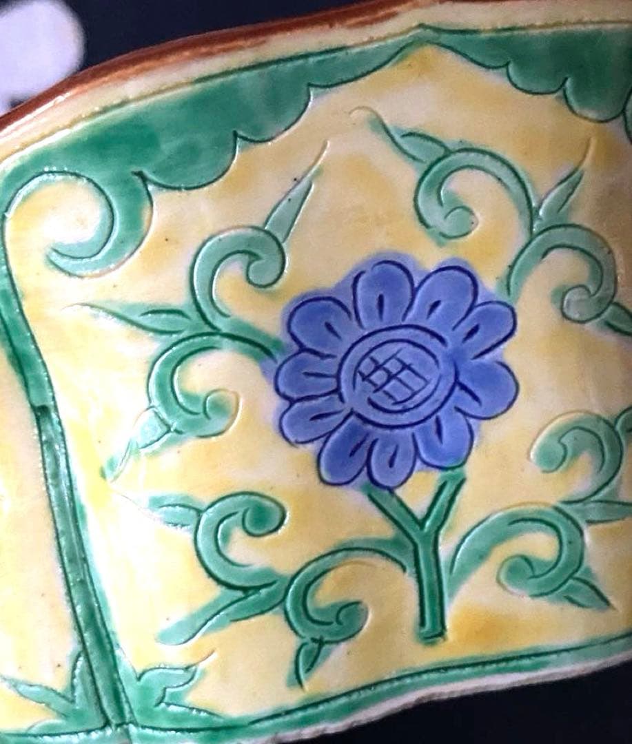 京焼　清水焼　加藤雲泉　黄南京　草花彫輪花六角向付　六角鉢　花唐草　ワケあり一客