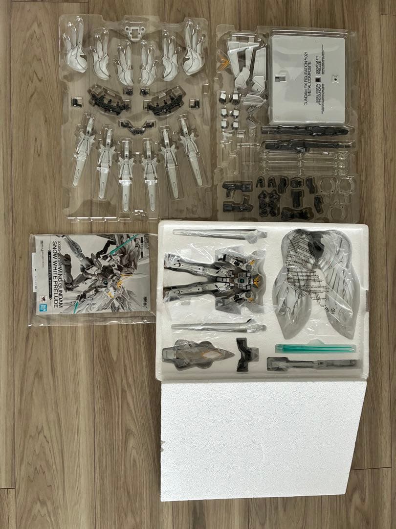 メタルコンポジット Wガンダム スノーホワイトプレリュード　開封済み